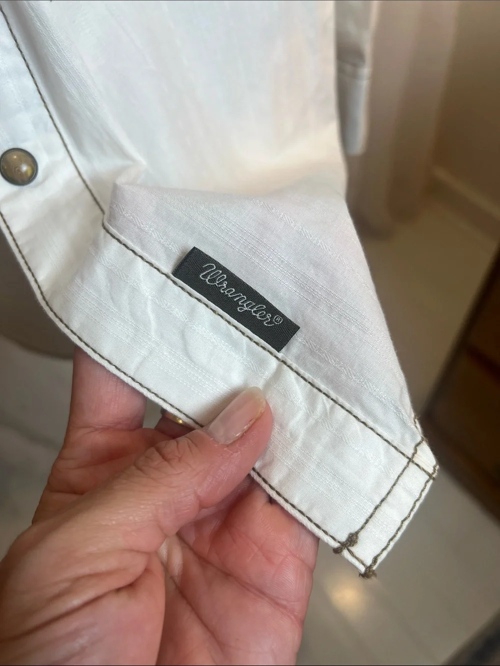 Wrangler White Button-Up Shirt with Contrast Stitching size XL.
